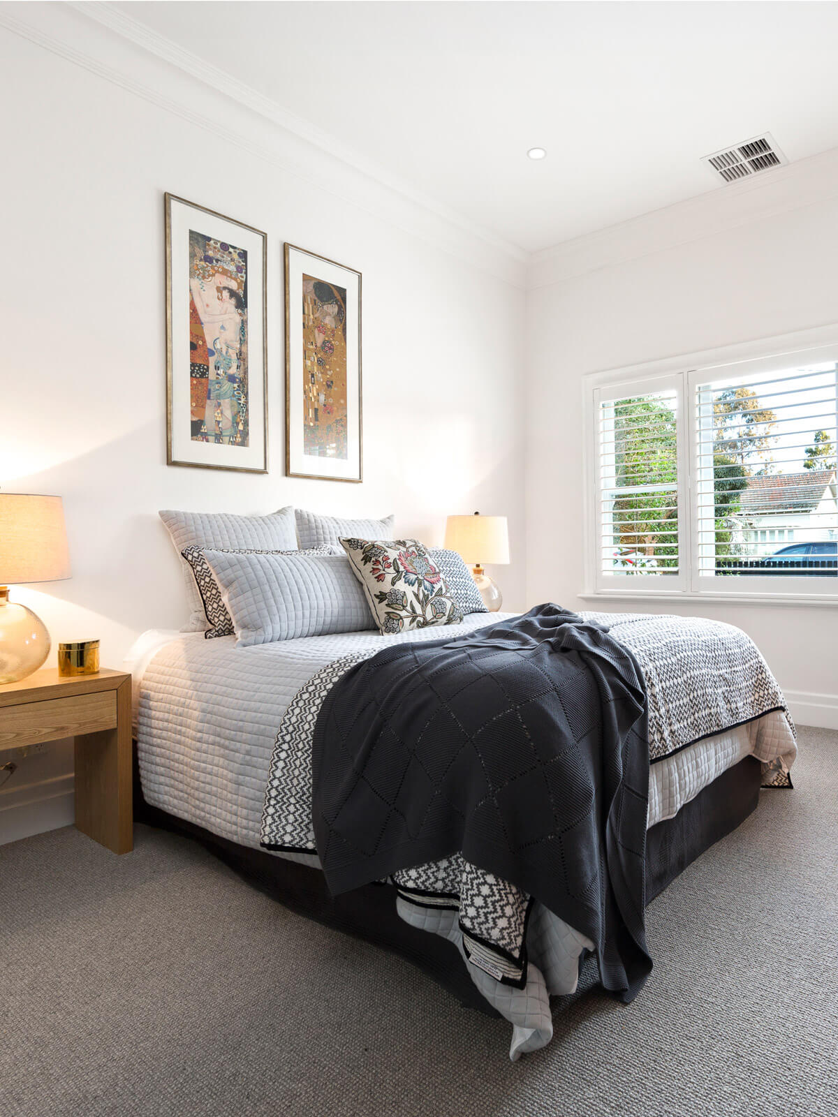 Bedroom with ceiling air vent served by evaporative cooling